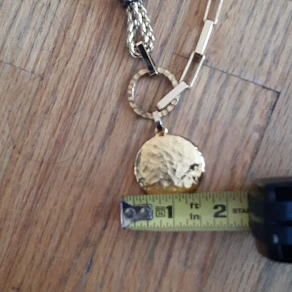 NEW Gold toned necklace with pendant - Picture 6 of 7